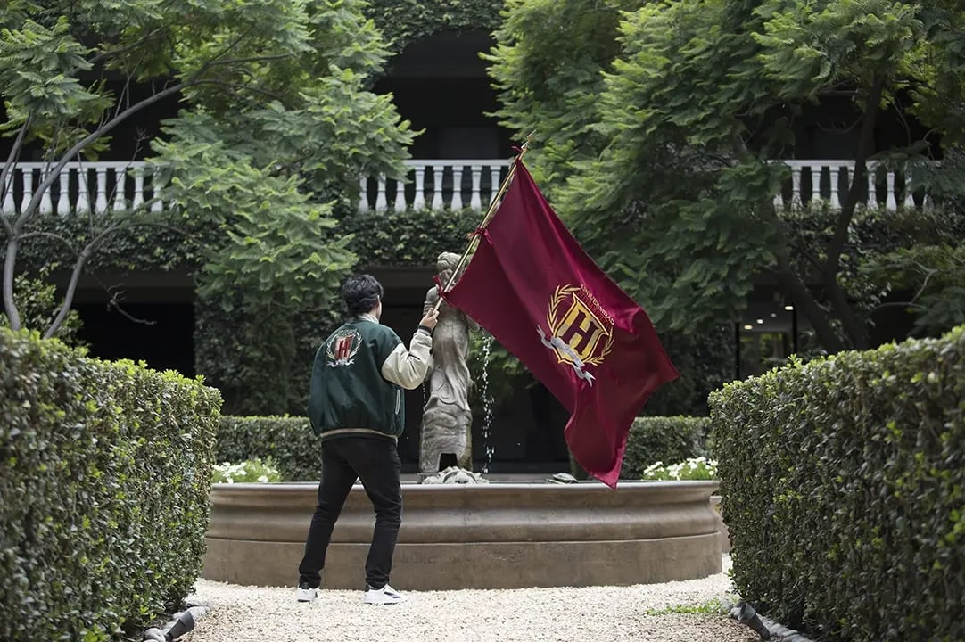 humanitas_campus_reyes_bandera