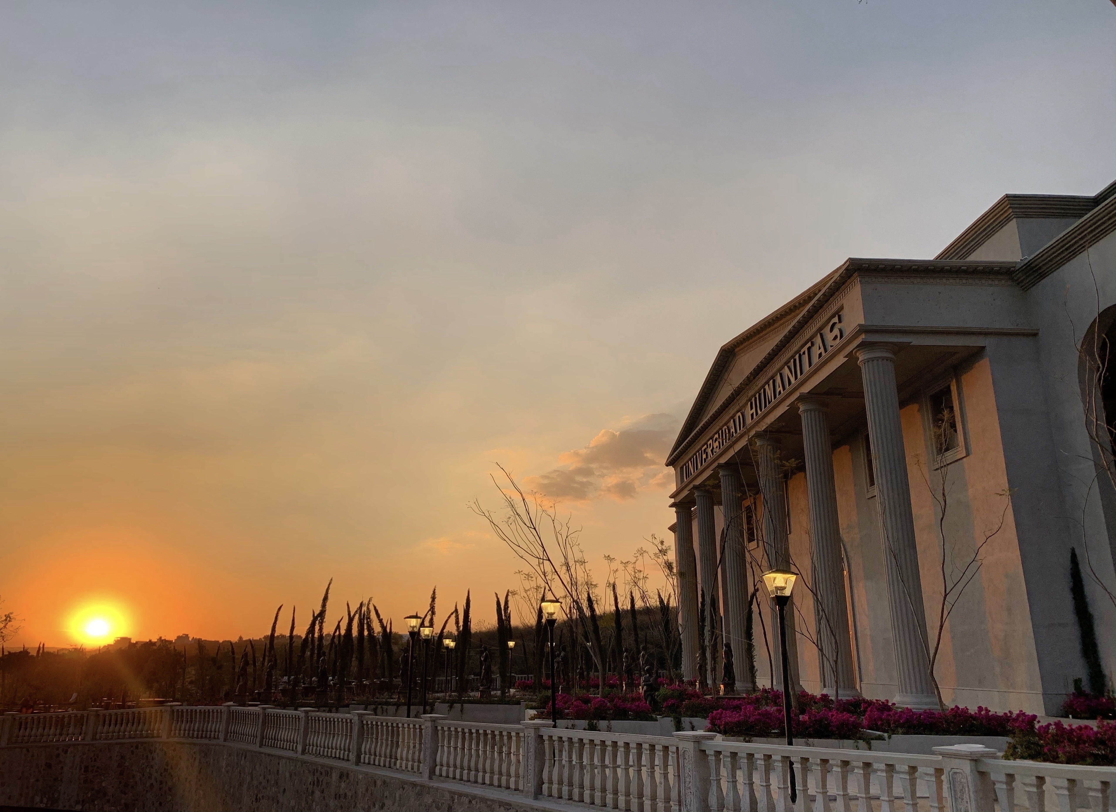 universidad-humanitas-campus-queretaro-fachada