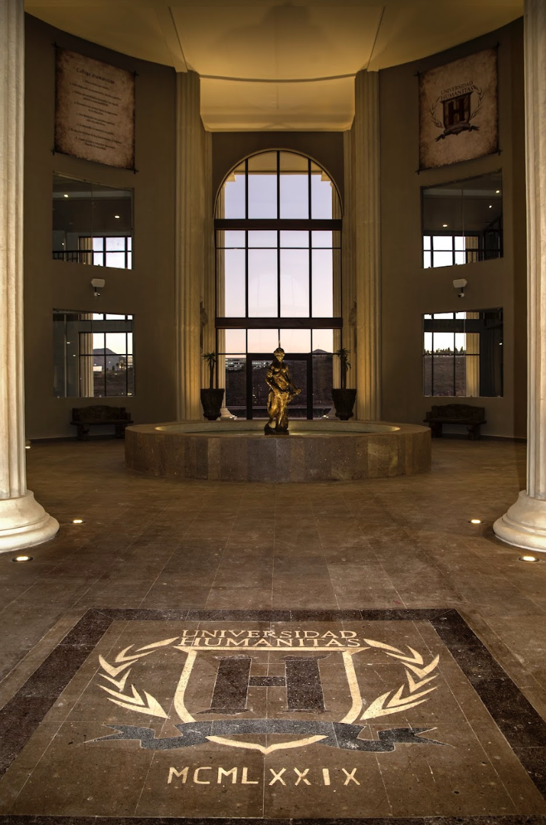 Lobby_Chihuahua